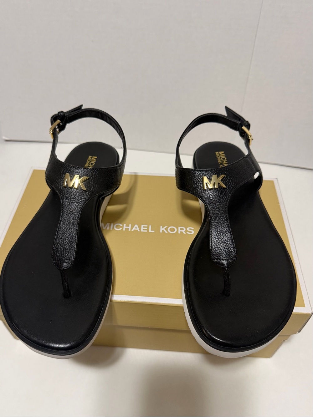 Michael Kors Brady Thong Sandals Black Leather Gold Logo Size 8